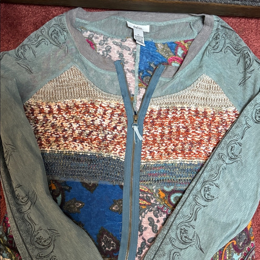 Multicolor Patterned Women's Sweater - Picture 2 of 11